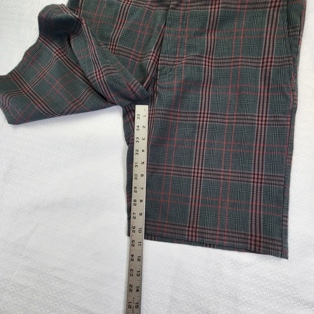 TravisMathew Grey Red Plaid Golf Shorts Men 36 Performance Stretch Preppy Casual